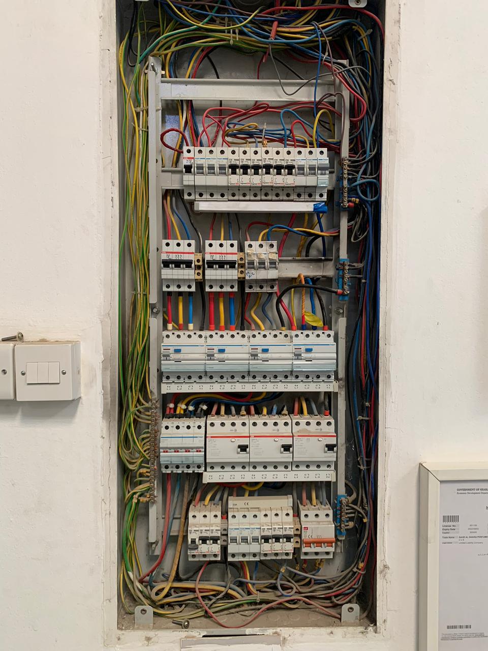 تركيب مفاتيح الكهرباء