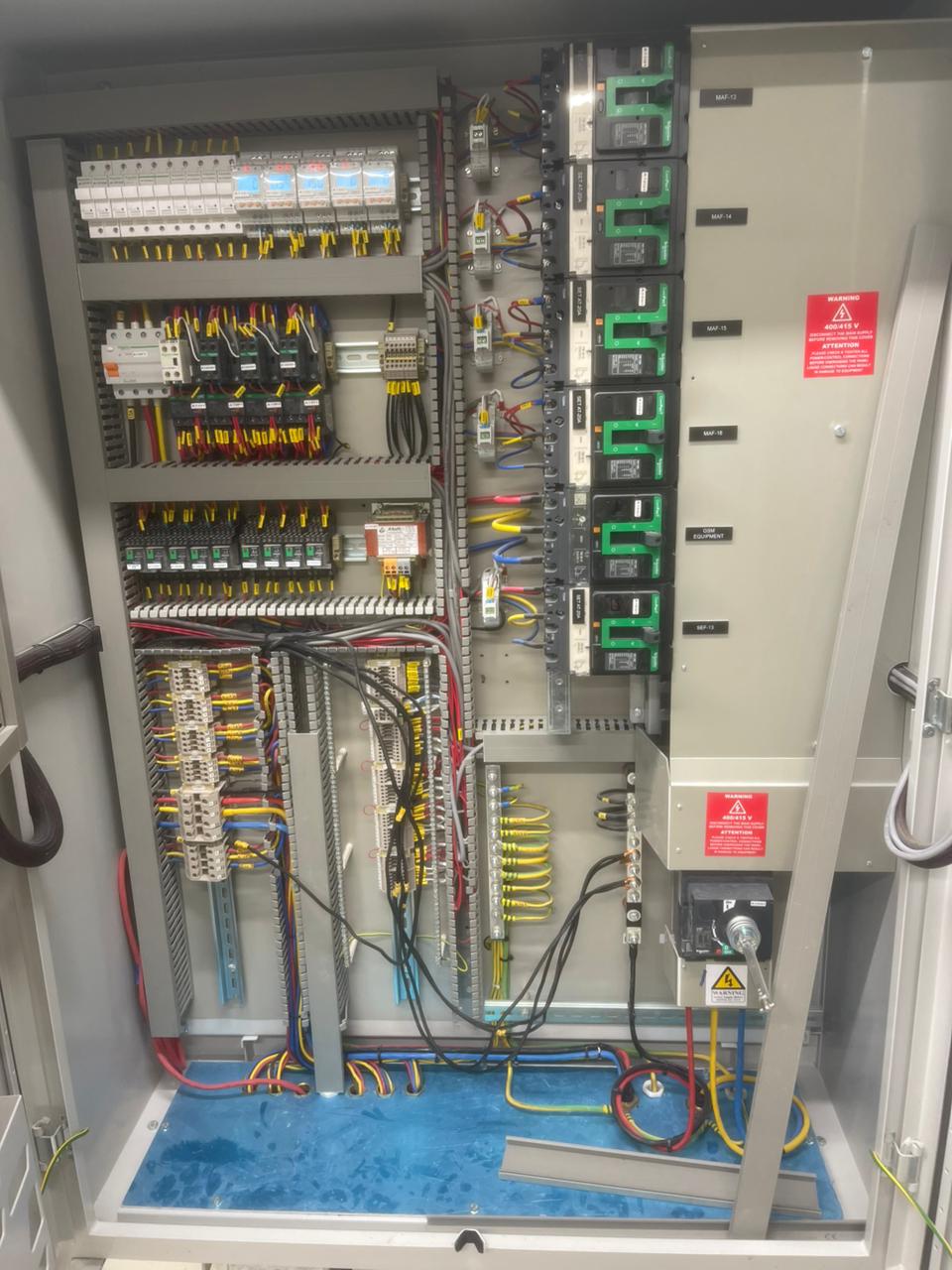 إصلاح أعطال كهربائية